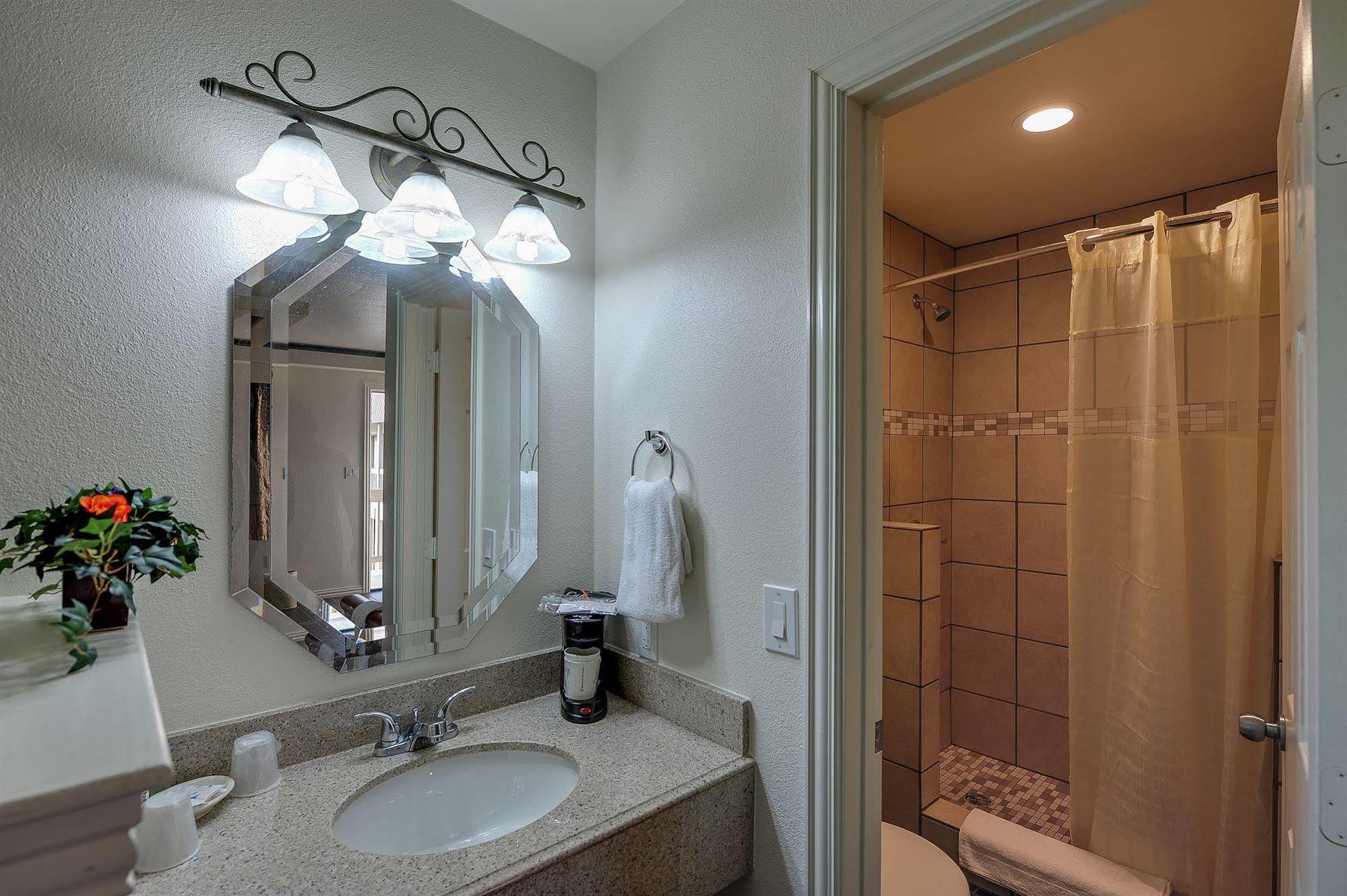 Romantic Inn & Suites Dallas Exterior photo