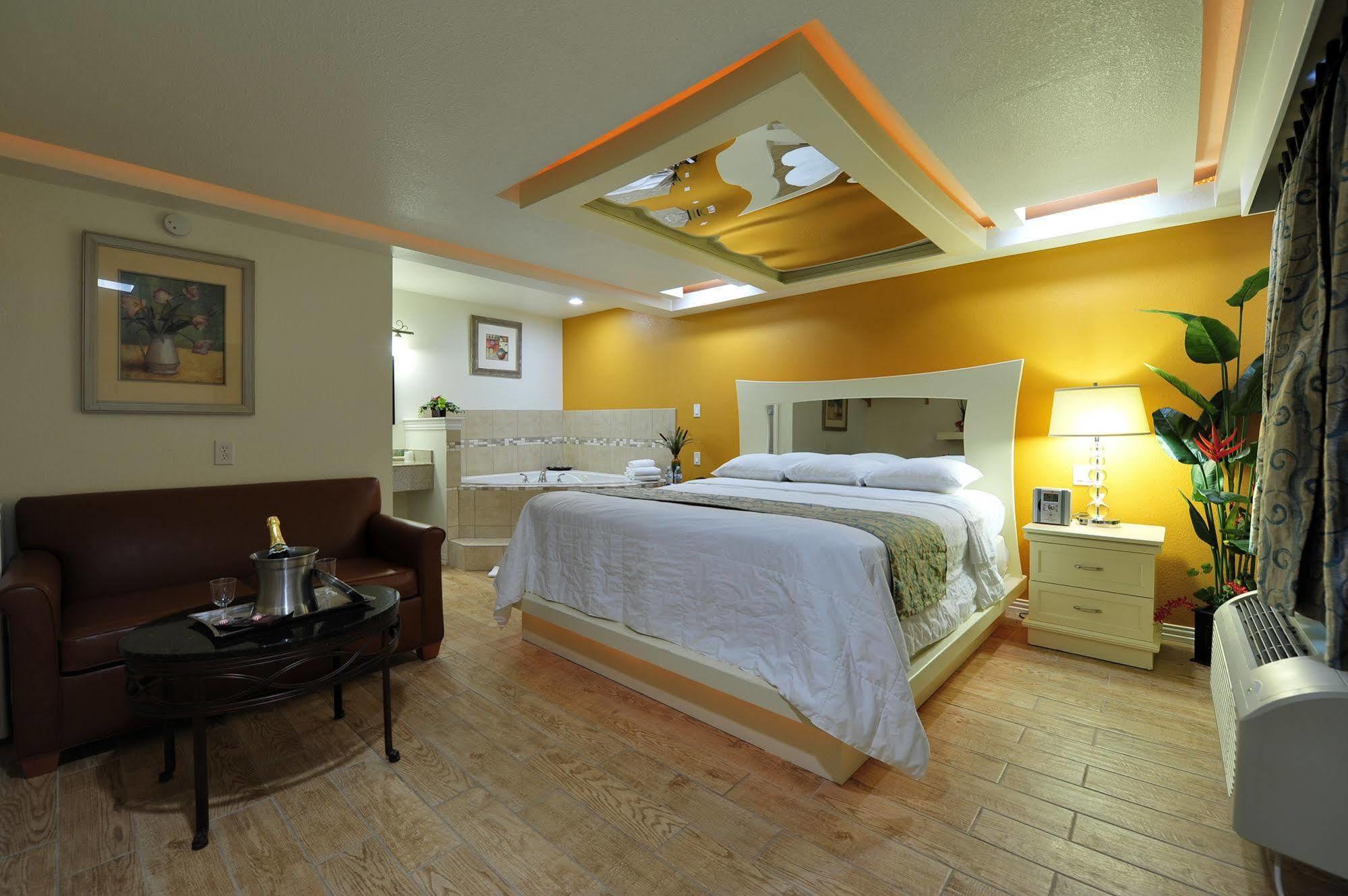 Romantic Inn & Suites Dallas Exterior photo